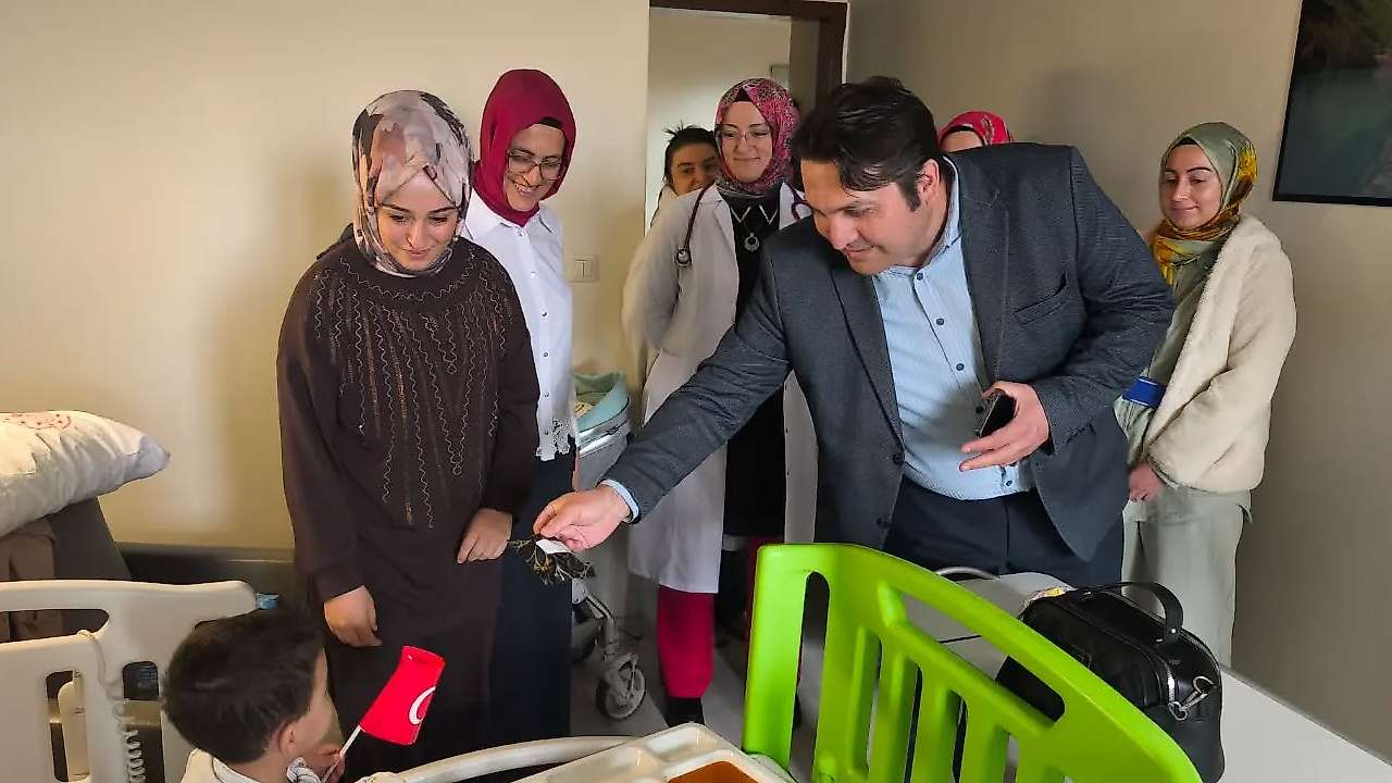 Beyhekim'de tedavi gören çocuklara 29 Ekim sürprizi