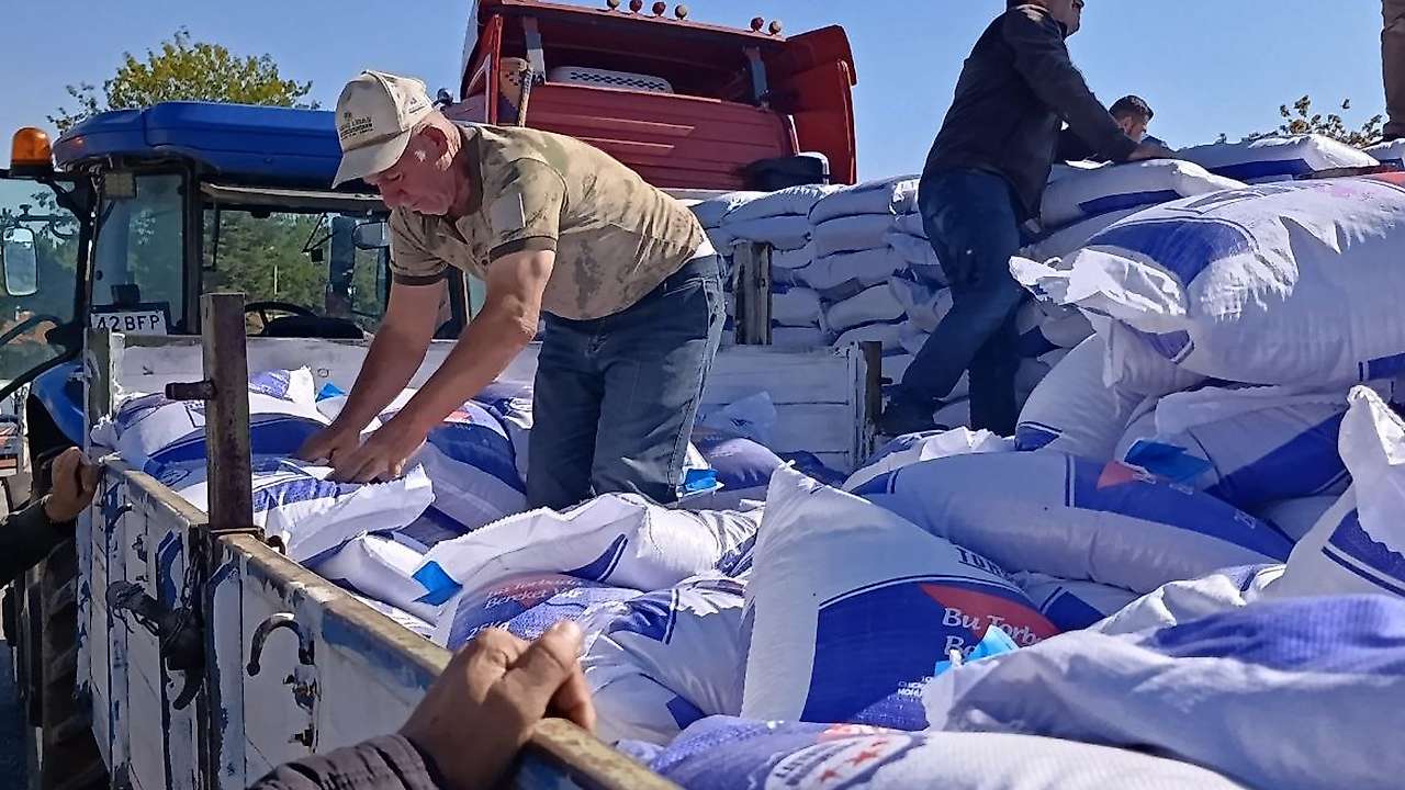 Beyşehir'de çiftçilere 30 ton mercimek tohumu dağıtıldı