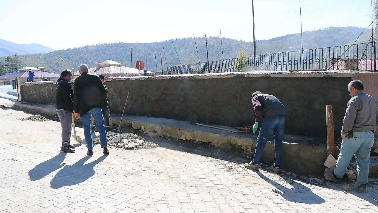 Hadim'de belediyeye ait dükkanlar yenileniyor