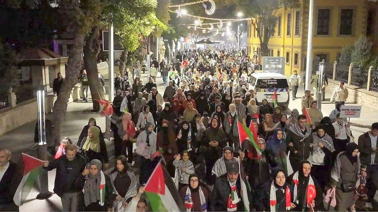 Soykırımcı İsrail Konya'da lanetlendi