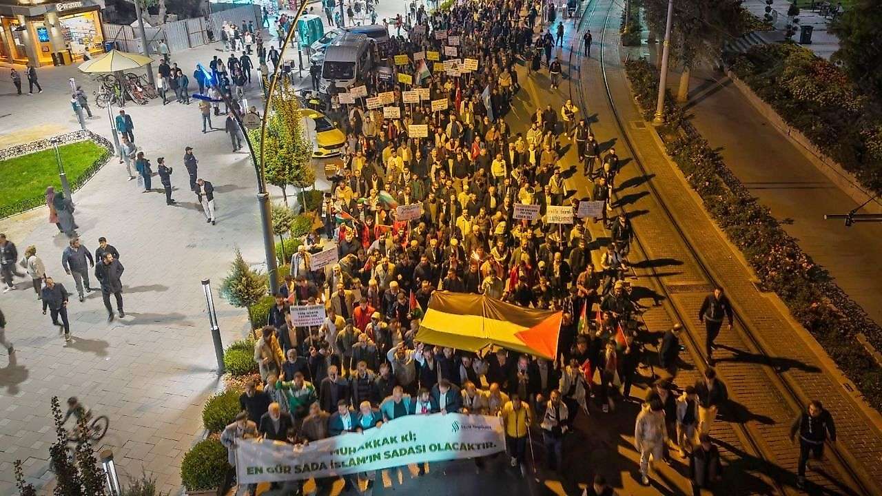 Soykırımcı İsrail Konya'da lanetlendi