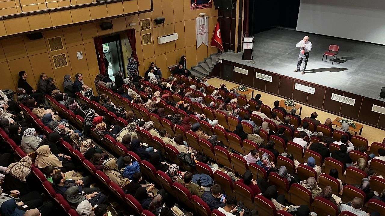 Karapınar'da Aile Ve Gençlik Eğitimleri sürüyor