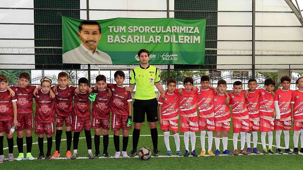Karatay'da okullar kardeşlik turnuvasında terliyor