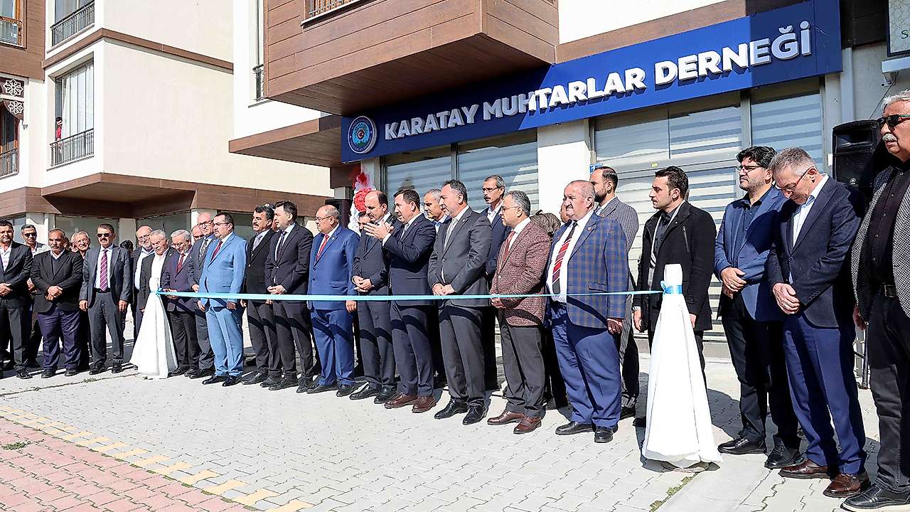 Karataylı muhtarlar yeni dernek binasına kavuştu
