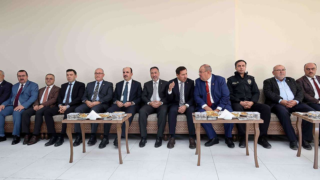 Karataylı muhtarlar yeni dernek binasına kavuştu
