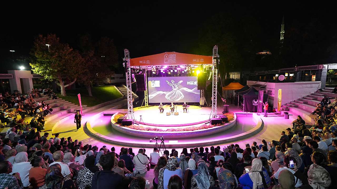 Konya'da 10 gün boyunca mistik müzik rüzgarı esti!