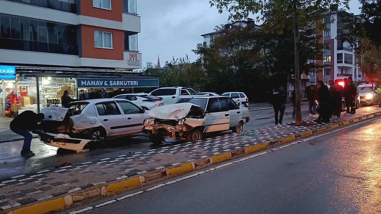 Konya'da feci kaza: Biri bebek 6 kişi yaralandı