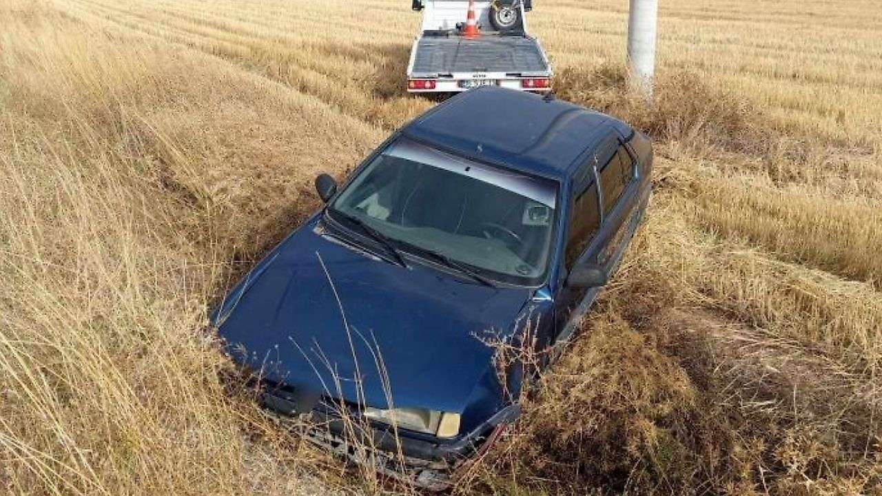Konya'da feci kaza: Otomobil şarampole devrildi