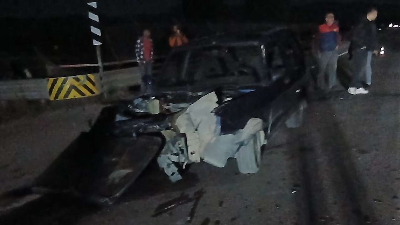 Konya'da iki araç köprüde çarpıştı! 3 yaralı