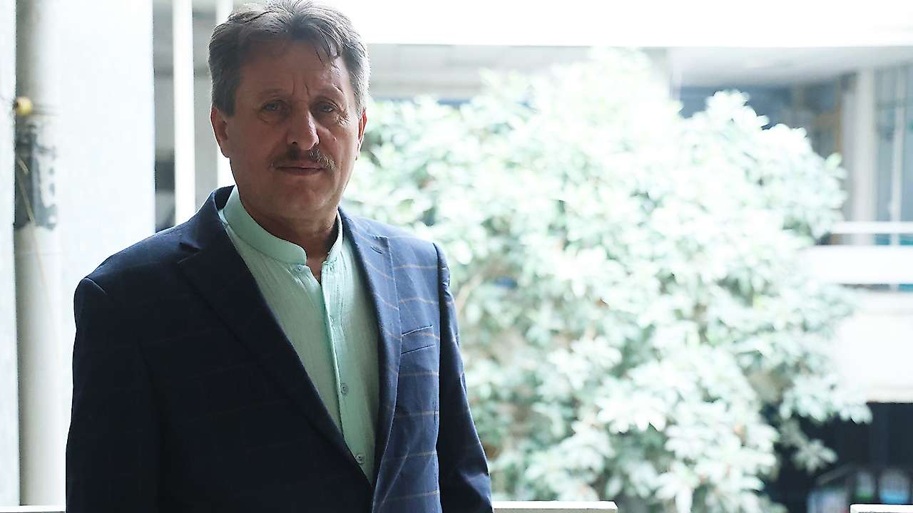 Konya'da iş hanının içindeki ağaçlar görenleri şaşırtıyor