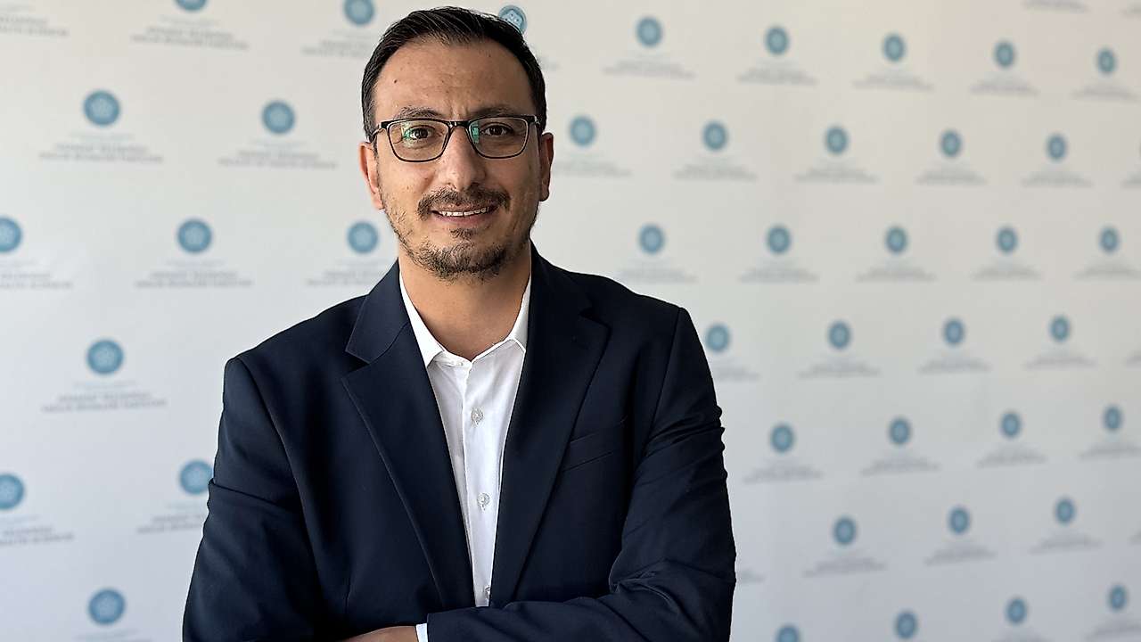 Konya'da kekemelikten sunuculuğa uzanan başarı hikayesi