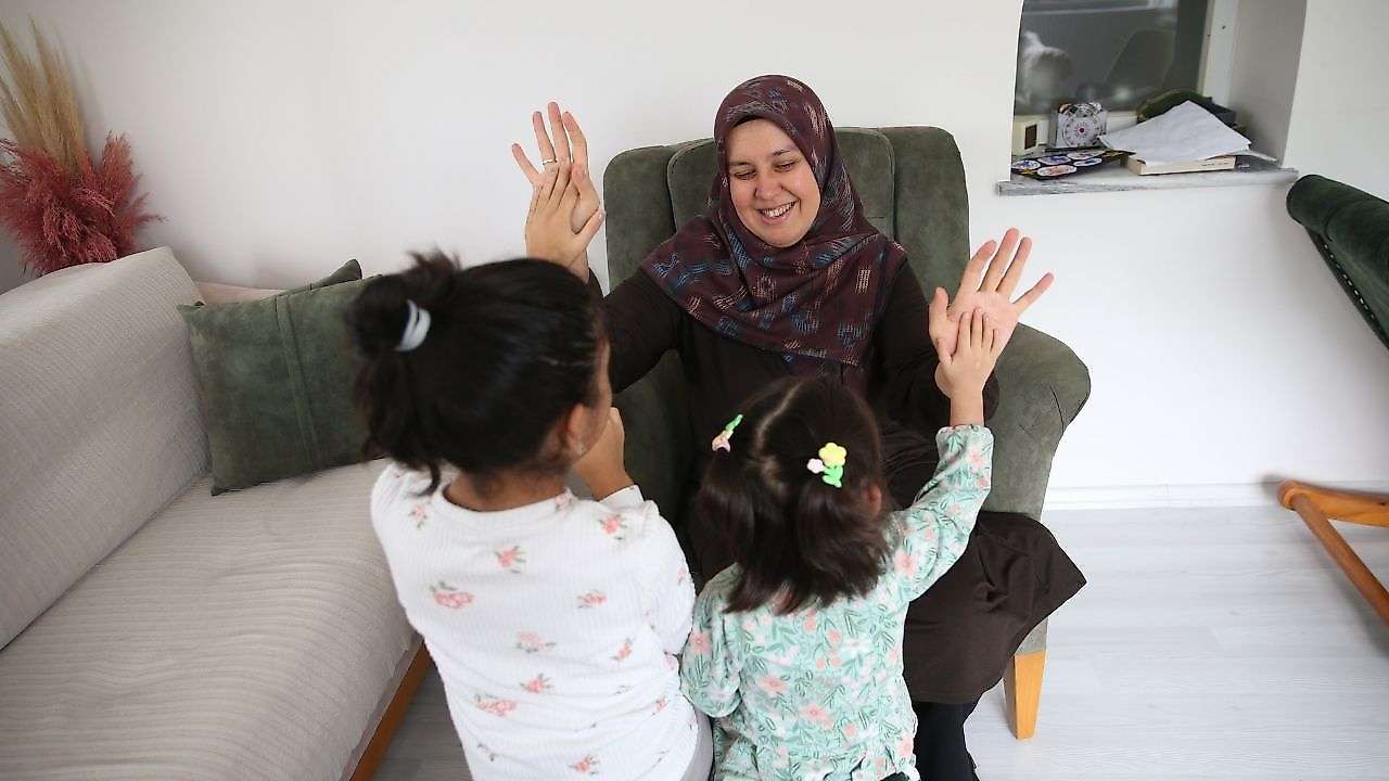 Konya'da koruyucu anneden sevgi dolu aile tablosu