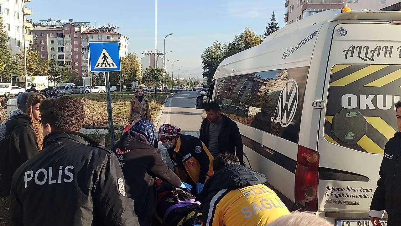Konya'da minibüsle çarpışan motosikletin sürücüsü yaralandı