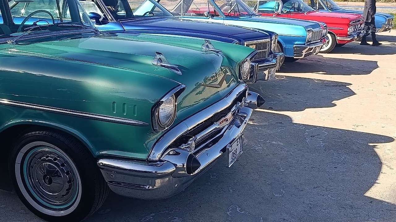 Konya'da nostalji rüzgarı: Klasik araçlar Beyşehir Gölü'nü turladı