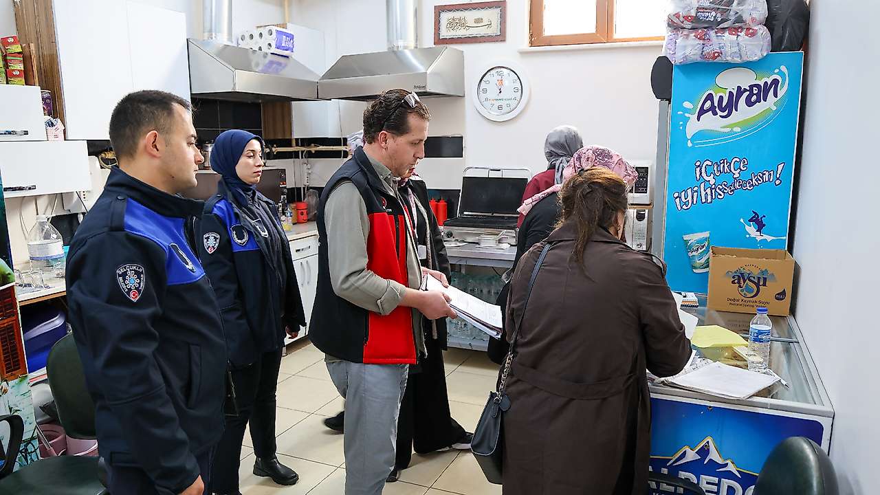 Konya'da okul kantinlerinde ürünler tek tek inceleniyor