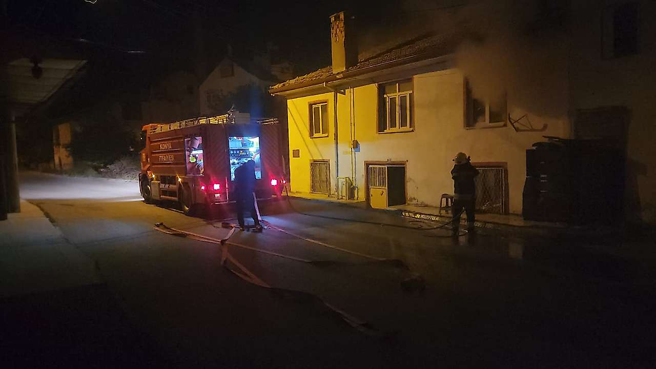 Konya'da sobadan çıkan yangın evi hasara uğrattı