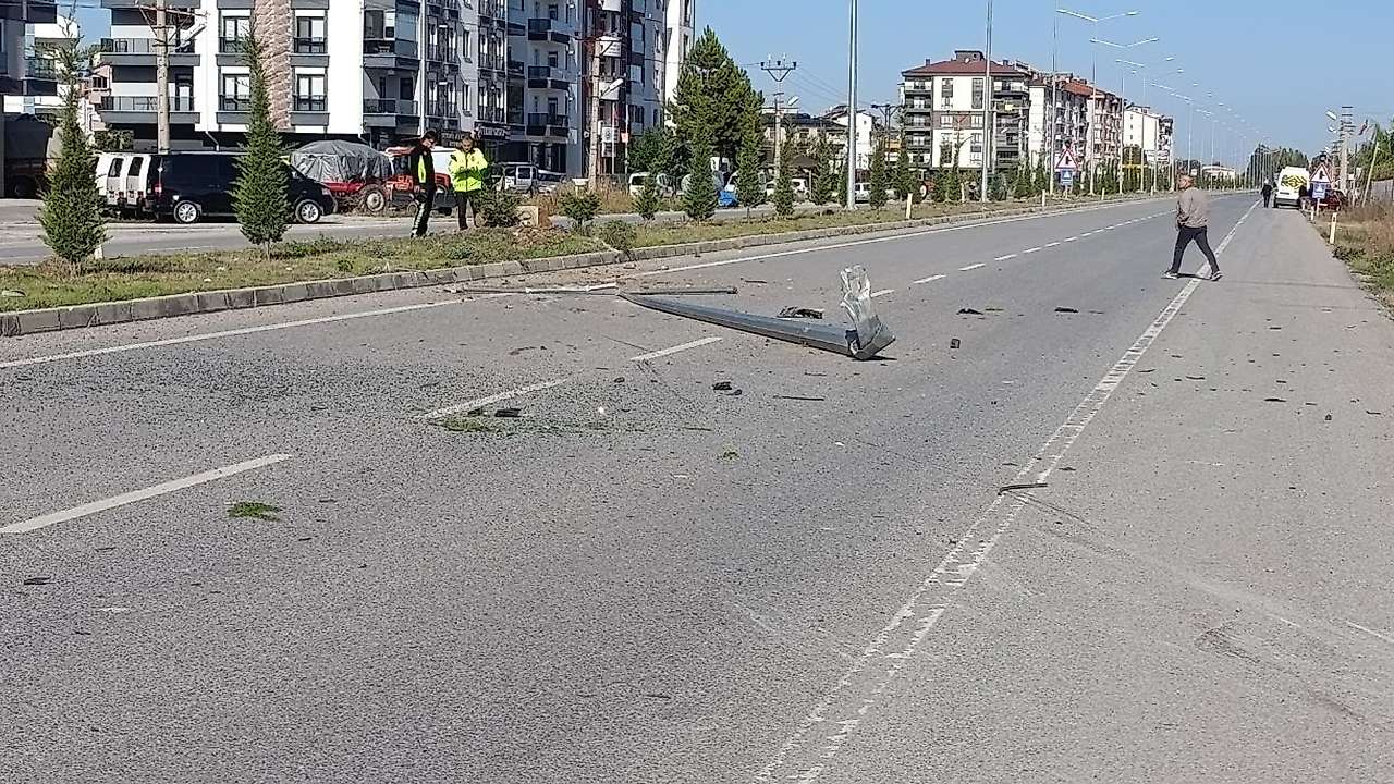 Konya'da taklalar atan otomobil tarlaya savruldu