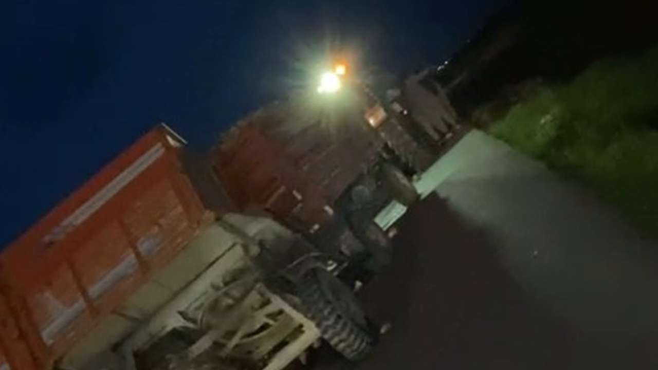 Konya'da tır traktöre çarptı! Tonlarca pancar yola saçıldı