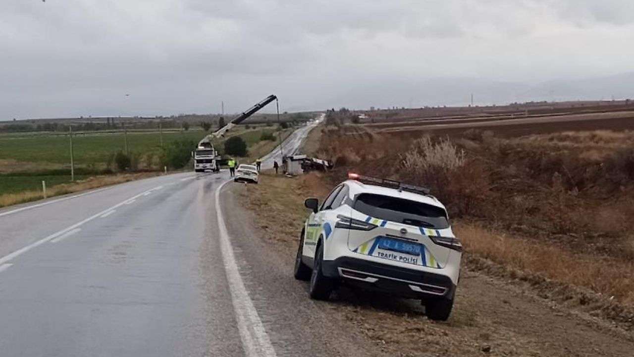 Konya'da yağış kazaları beraberinde getirdi: 6 yaralı