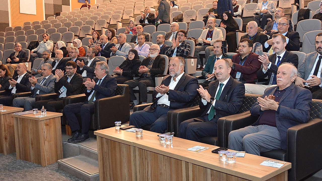 Konya'nın manevi mirası uluslararası sempozyumda buluştu