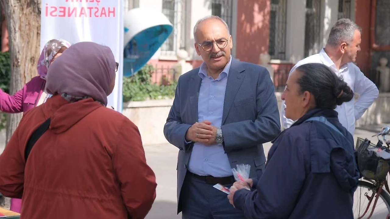 Konya'nın meşhur meydanında kalp sağlığı farkındalığı
