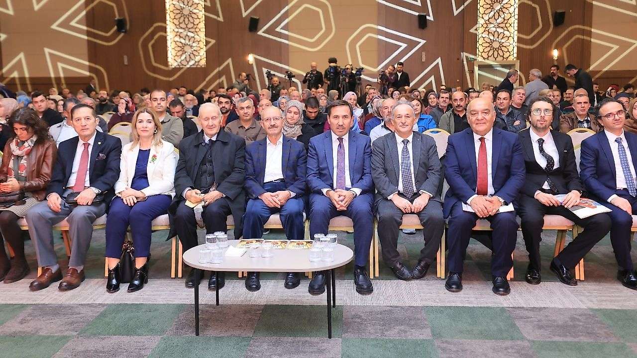Konya'da aşıkların sözleri, sazla yankılanıyor