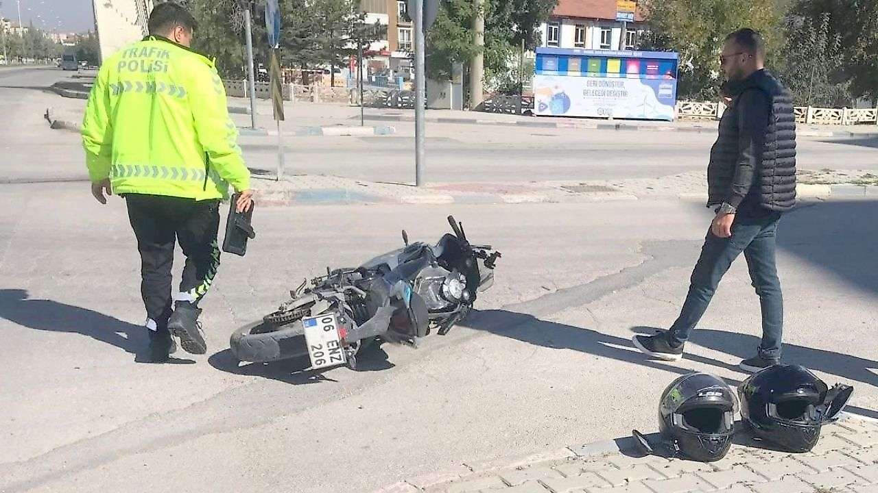 Konya'da araç ile motosiklet çarpıştı: 2 yaralı