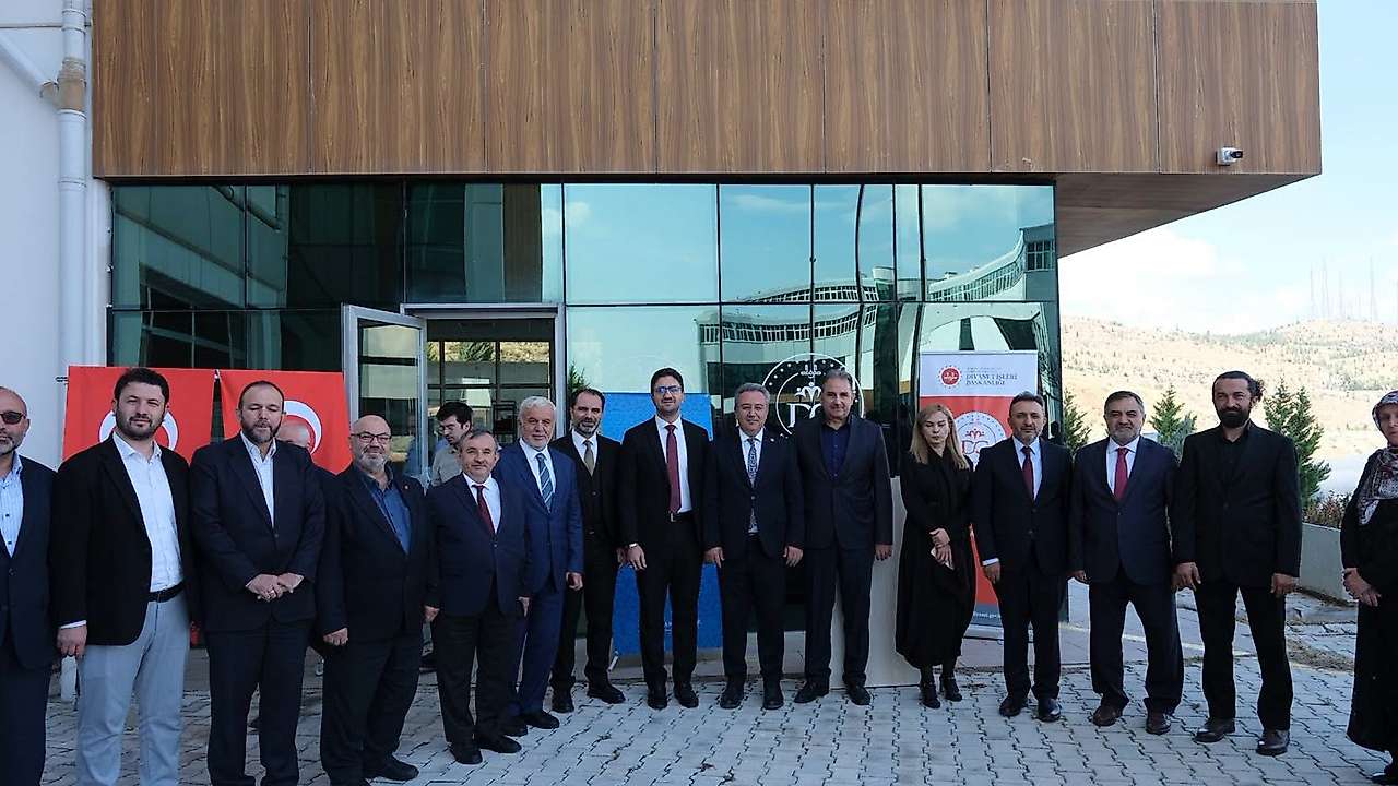 Konyalı gençlere NEÜ'de özel ofis