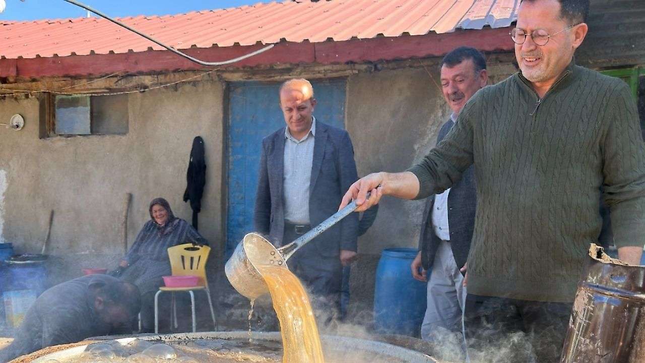Konyalı vekil pekmez kaynattı