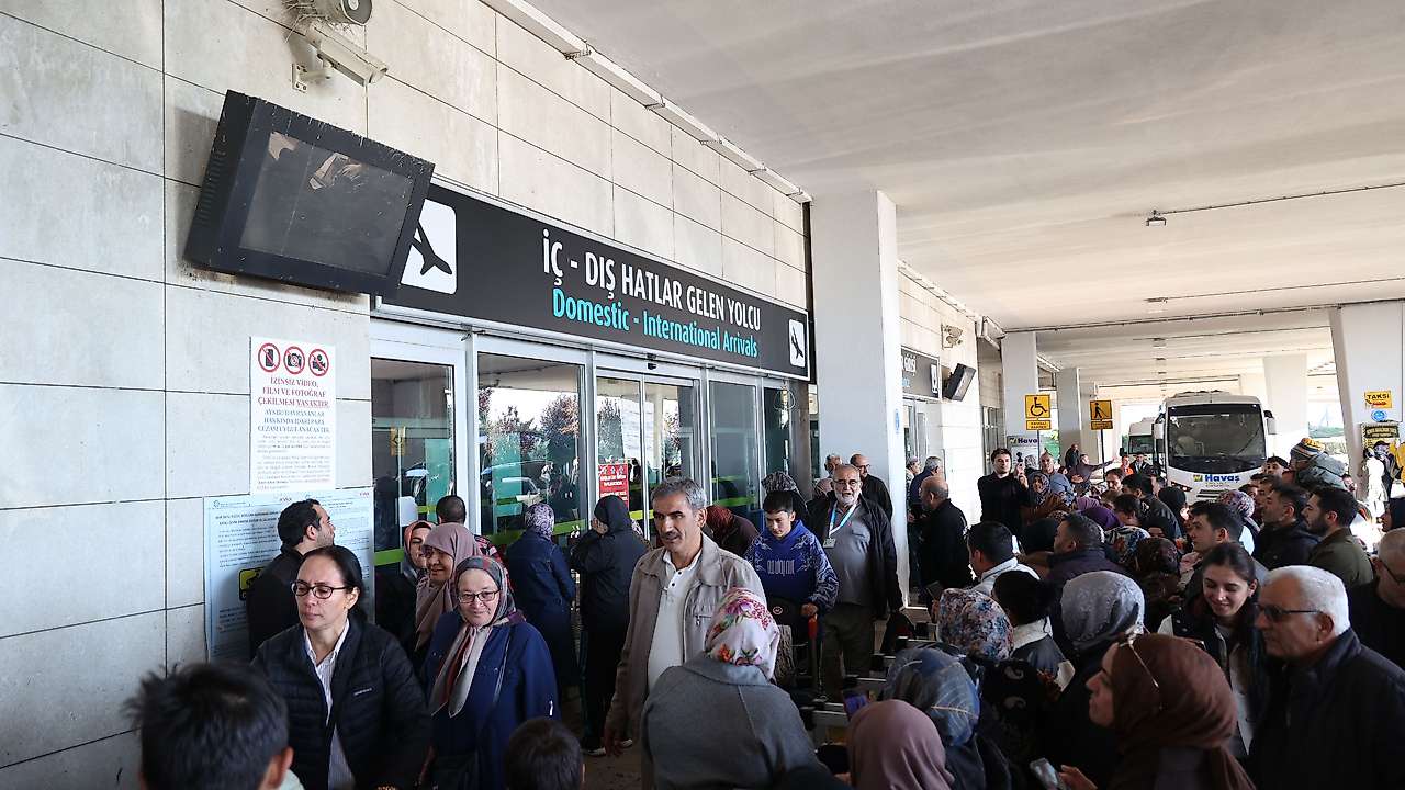 Vefa Umresi'nde üçüncü kafile Konya'ya kavuştu