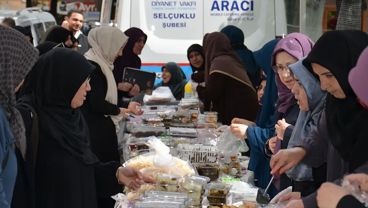 Konya'da Gazze yararına 'Hayır Çarşısı' açıldı