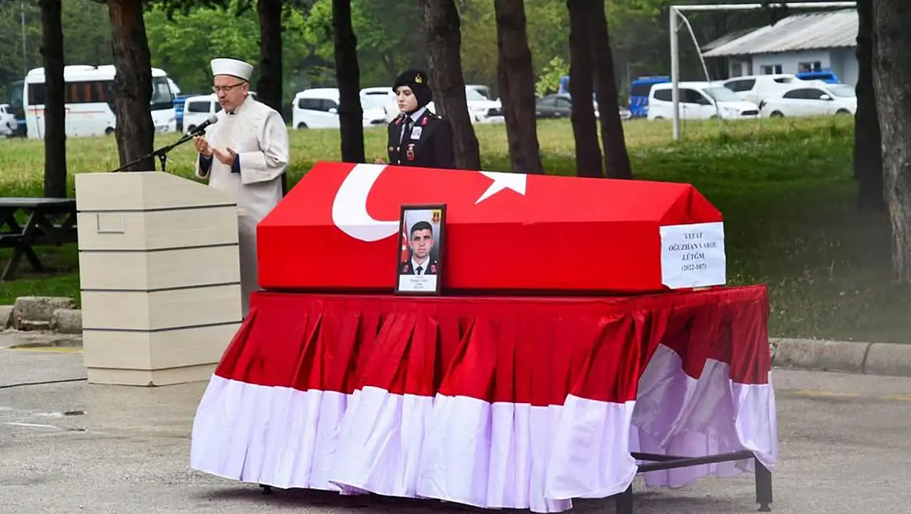 Konyalı genç komutanın ardından yürek burkan detay