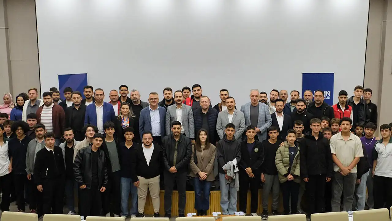 Veli Vural'dan Konya'daki gençlere tecrübe paylaşımı