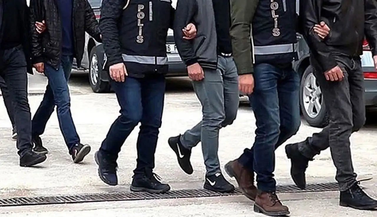 Konya merkezli 13 ilde FETÖ operasyonu: 19 gözaltı