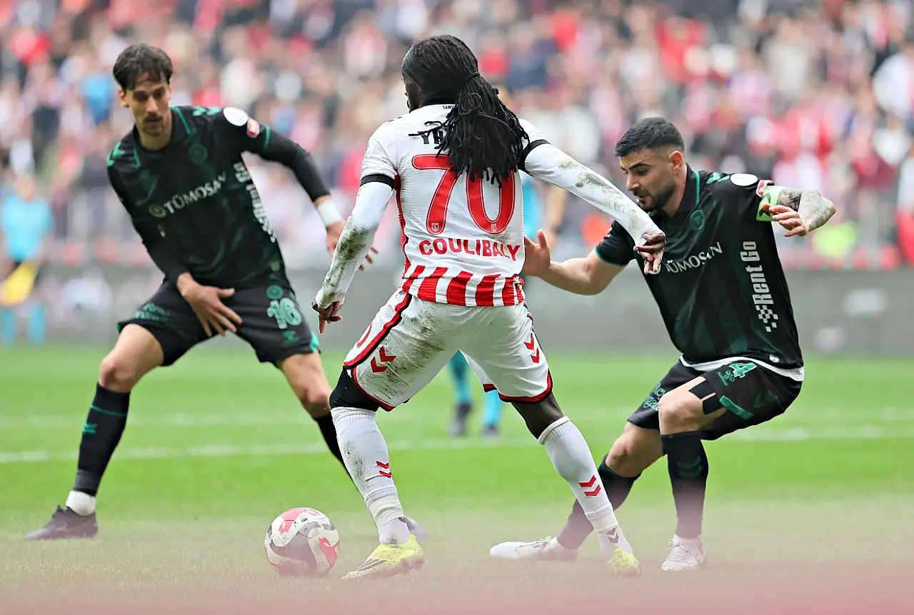 Bahadır devleşti! Konyaspor 1 puanı kaptı: 2-2