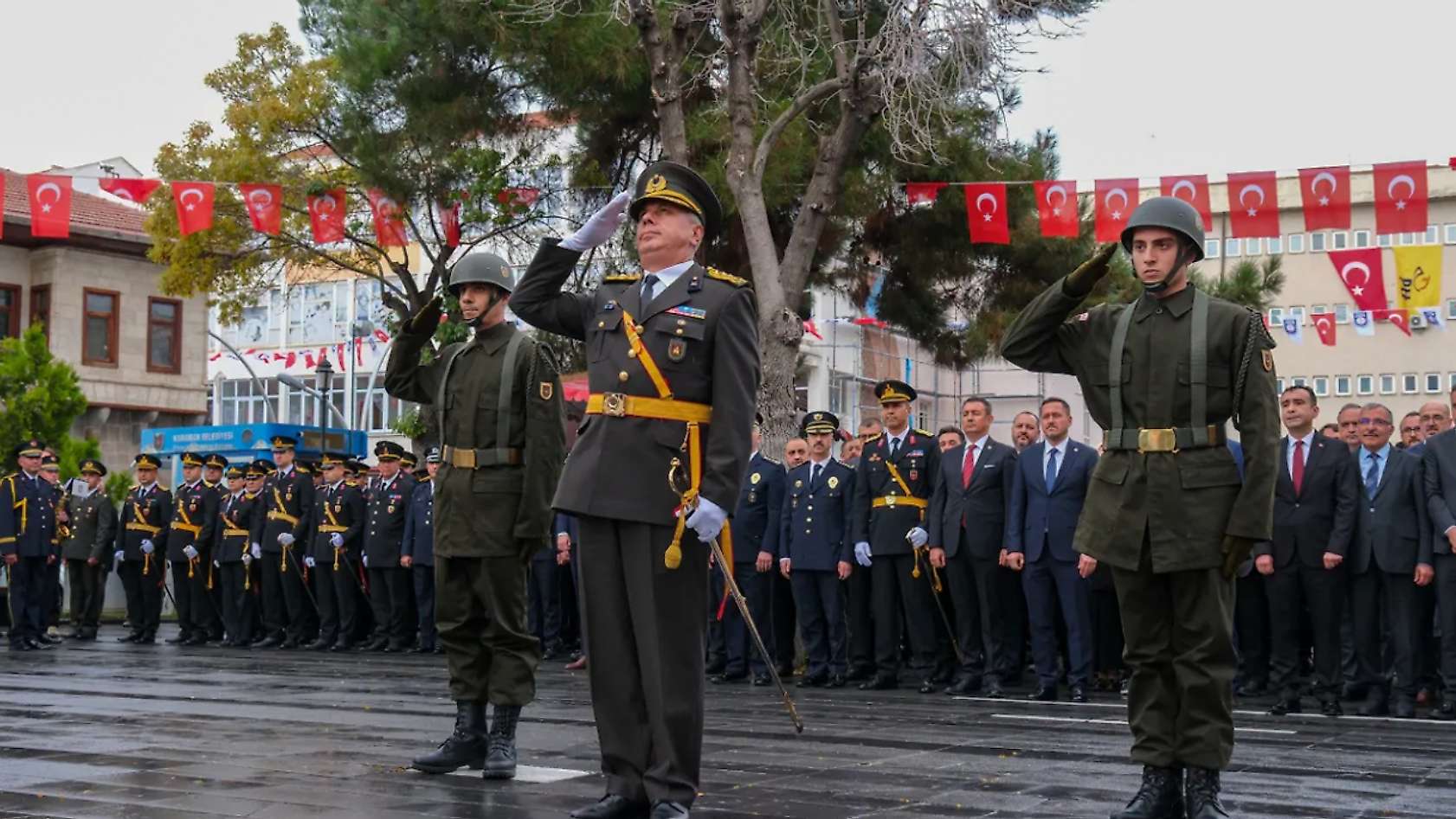 Konya ve çevre illerde Cumhuriyet'in 103. yılı coşkuyla kutlandı