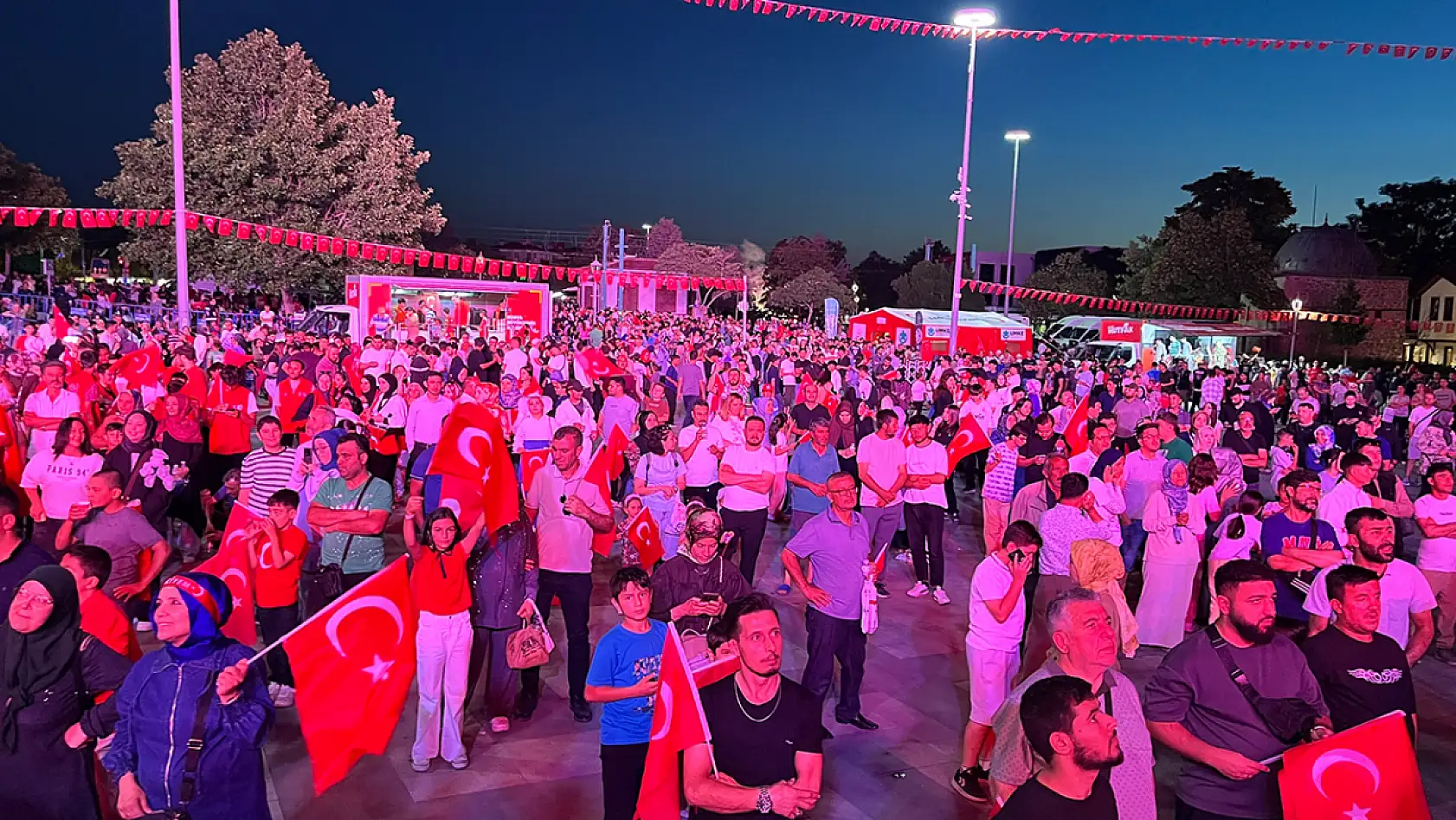 Konya 15 Temmuz'da tek yürek: Kılıçarslan Meydanı doldu taştı
