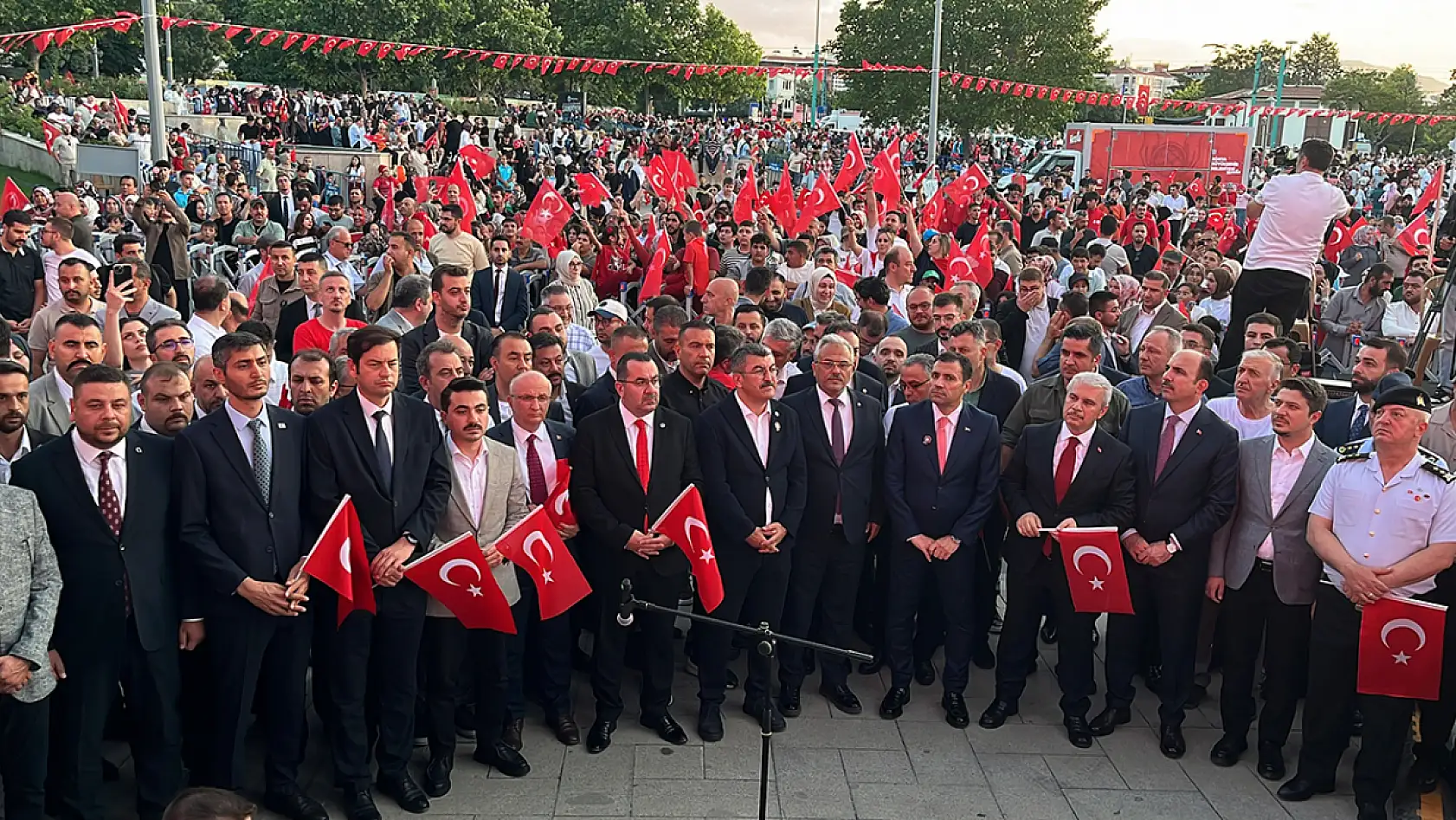 Konya 15 Temmuz'da tek yürek: Kılıçarslan Meydanı doldu taştı