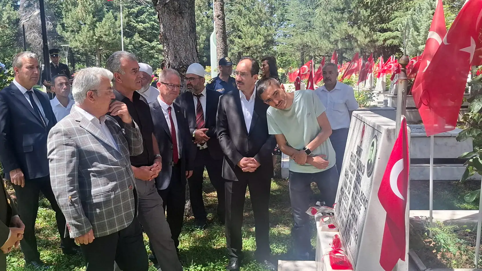 Konya Akşehir'de 15 Temmuz hüznü: Şehitlikte duygu dolu anlar