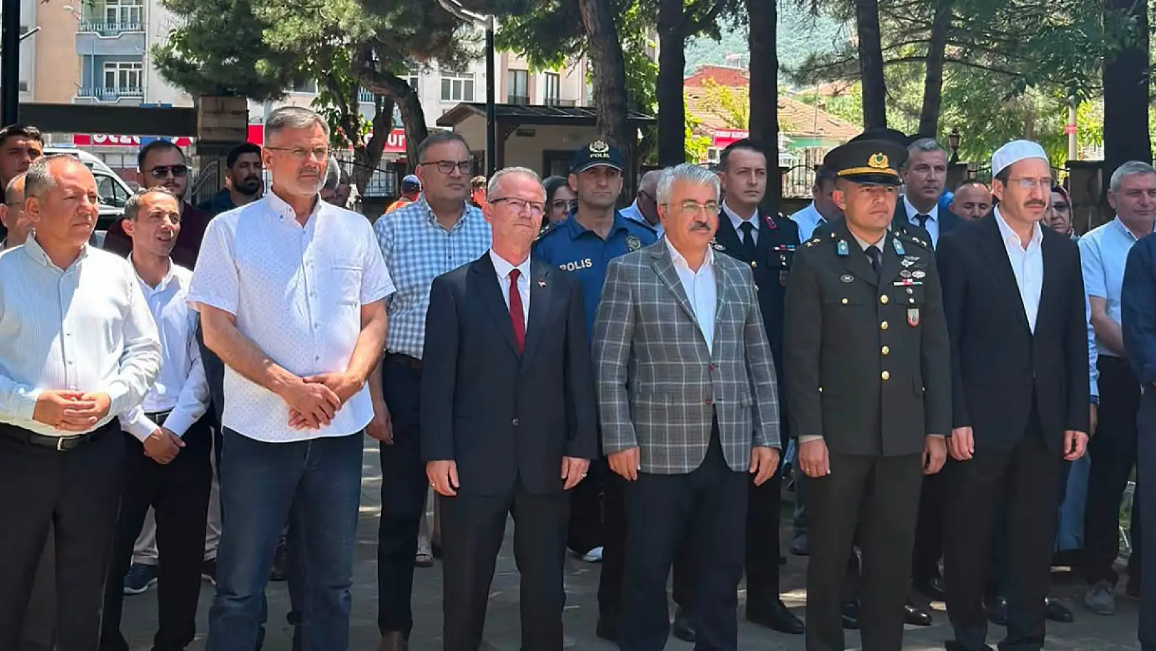 Konya Akşehir'de 15 Temmuz hüznü: Şehitlikte duygu dolu anlar