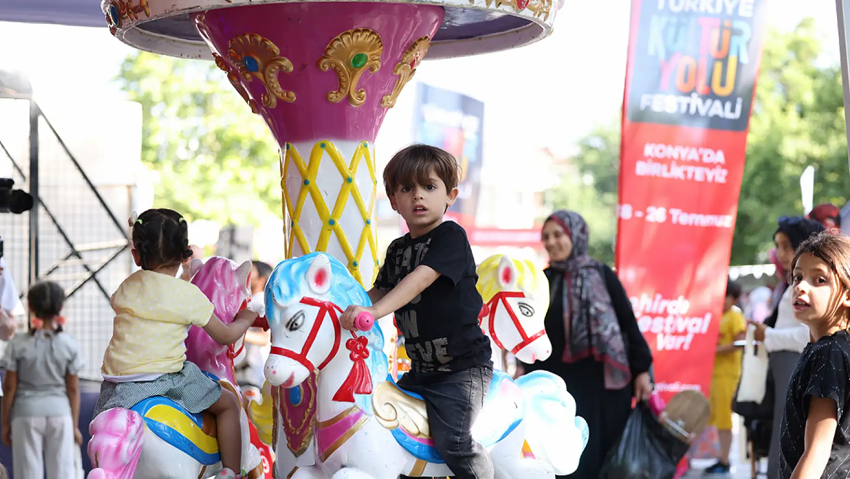 Konya'da festival coşkusu: Mukaddes Emanetler ziyarete açıldı