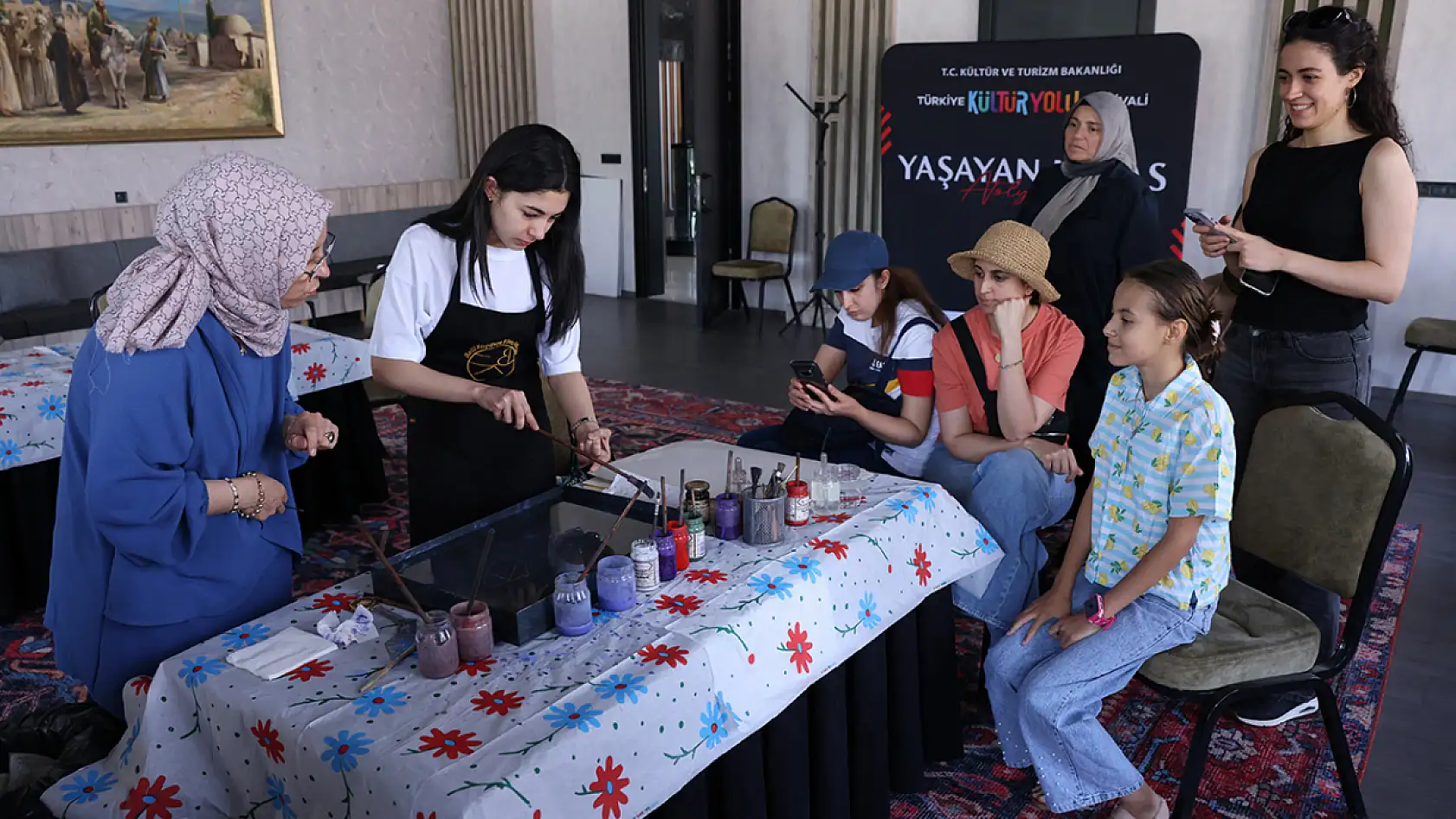 Konya'da festival coşkusu: Mukaddes Emanetler ziyarete açıldı