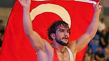 Milli güreşçiler tarih yazdı