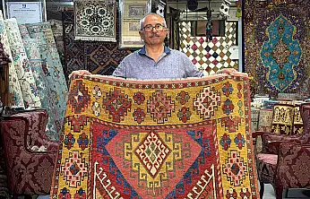 Asırlık Konya halısı 45 yıllık ustanın ellerinde