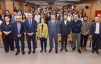 Çay: Habere güven azalıyor, dezenformasyon tırmanıyor