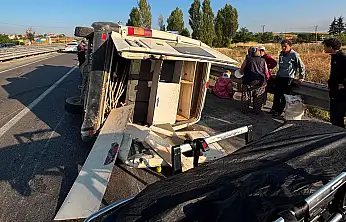 Konya'da can pazarı! İşçileri taşıyan minibüs devrildi