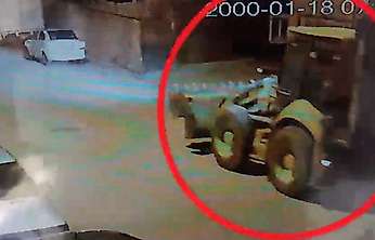 Konya'da akılalmaz hırsızlık: Tarihi kaideyi kepçeyle söktüler