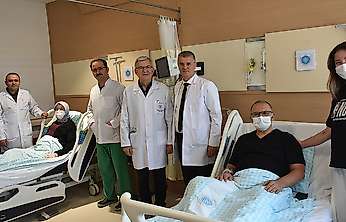 Konya'da çapraz böbrek nakli mucizesi: İki aile kardeş oldu
