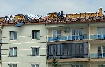Konya'da çatıda ölümle dans! İşçilerin tehlikeli çalışması kamerada