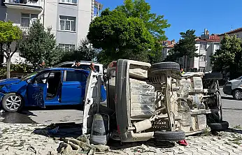 Konya'da feci kaza! İki otomobil çarpıştı